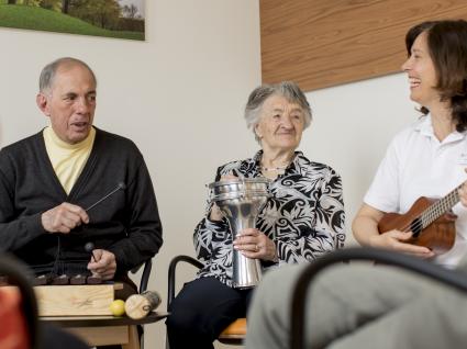 Tagesklinik für Demenzkranke: Mehr Lebensqualität für Patienten und Angehörige