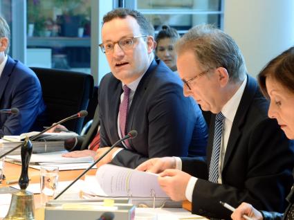 Digitalisierung, Masernimpfpflicht und Ausbildungsreformen: Neue Gesetze in 2020 Digitalisierung, Masernimpfpflicht und Ausbildungsreformen: Neue Gesetze in 2020